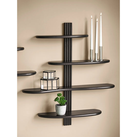 House Nordic Aliano Væghylde – Sort Eg 80 × 17,5 × 88 cm Elegant og moderne væghylde i sort egetræ – skab stilfuld opbevaring og et eksklusivt udtryk i hjemmet.