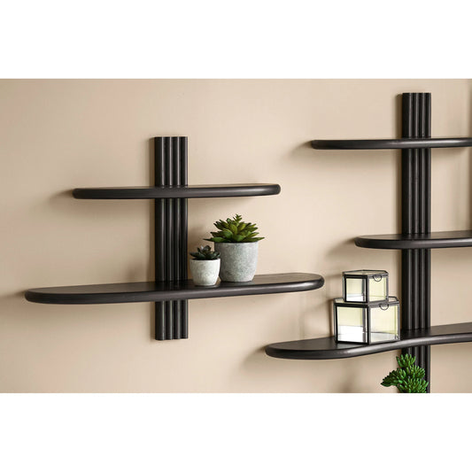 House Nordic Aliano Væghylde – Sort Eg 65 × 17,5 × 42,5 cm Elegant og moderne væghylde i sort egetræ – perfekt til stilfuld opbevaring og dekoration.