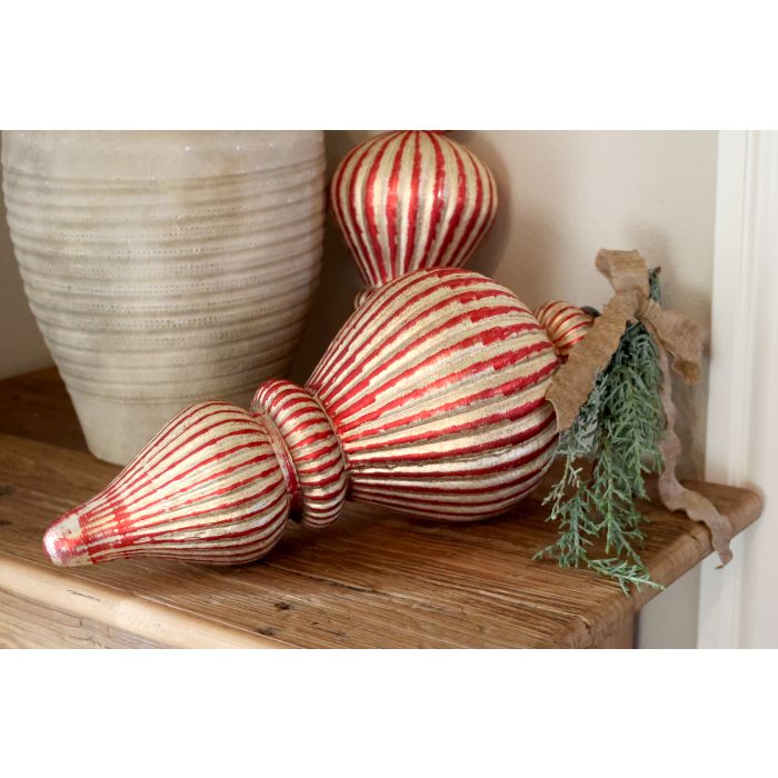 Chic Antique Ornament H42/Ø17 cm – Cherry & Champagne Stort og elegant ornament fra Chic Antique i cherry og champagne – dekorativ julepynt i glas, der skaber et smukt blikfang i juleindretningen. 🎄✨