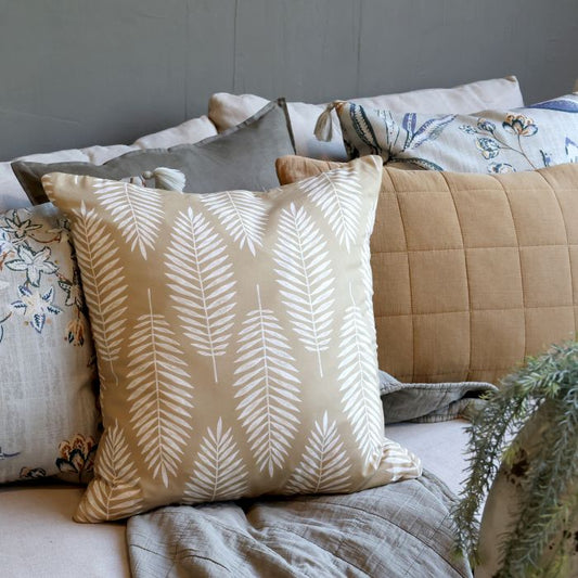 Chic Antique – Aix pudebetræk med tropisk bladmønster 50x50