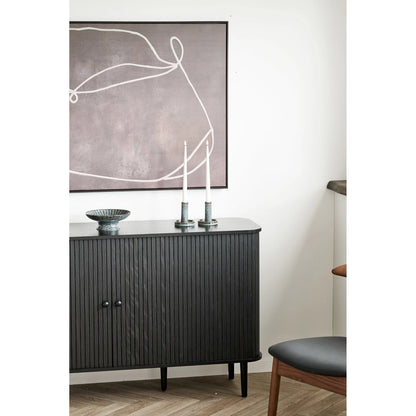 House Nordic Apia Lærredsprint No. 2 – Natur 80 × 120 cm  Elegant og moderne vægkunst i smukke, naturlige nuancer – skab varme, ro og personlighed i din bolig.