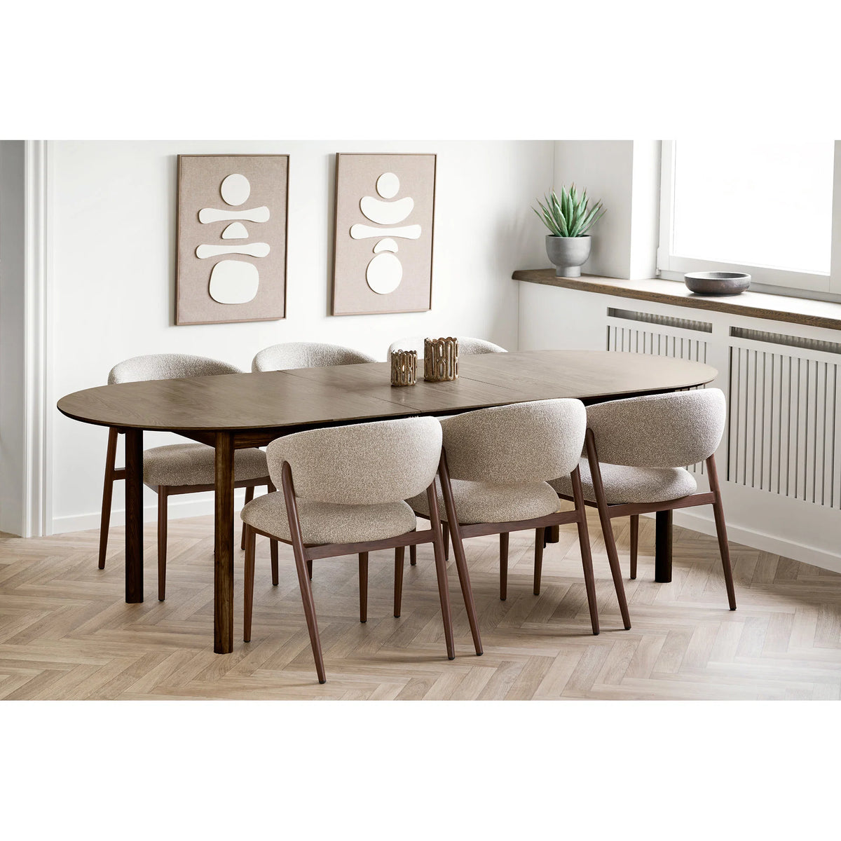 House Nordic Diva Relief Vægdekoration No. 2 – Brun/Beige 50 × 70 cm  Elegant vægdekoration med smuk reliefeffekt – skab varme, dybde og et stilfuldt udtryk i hjemmet.