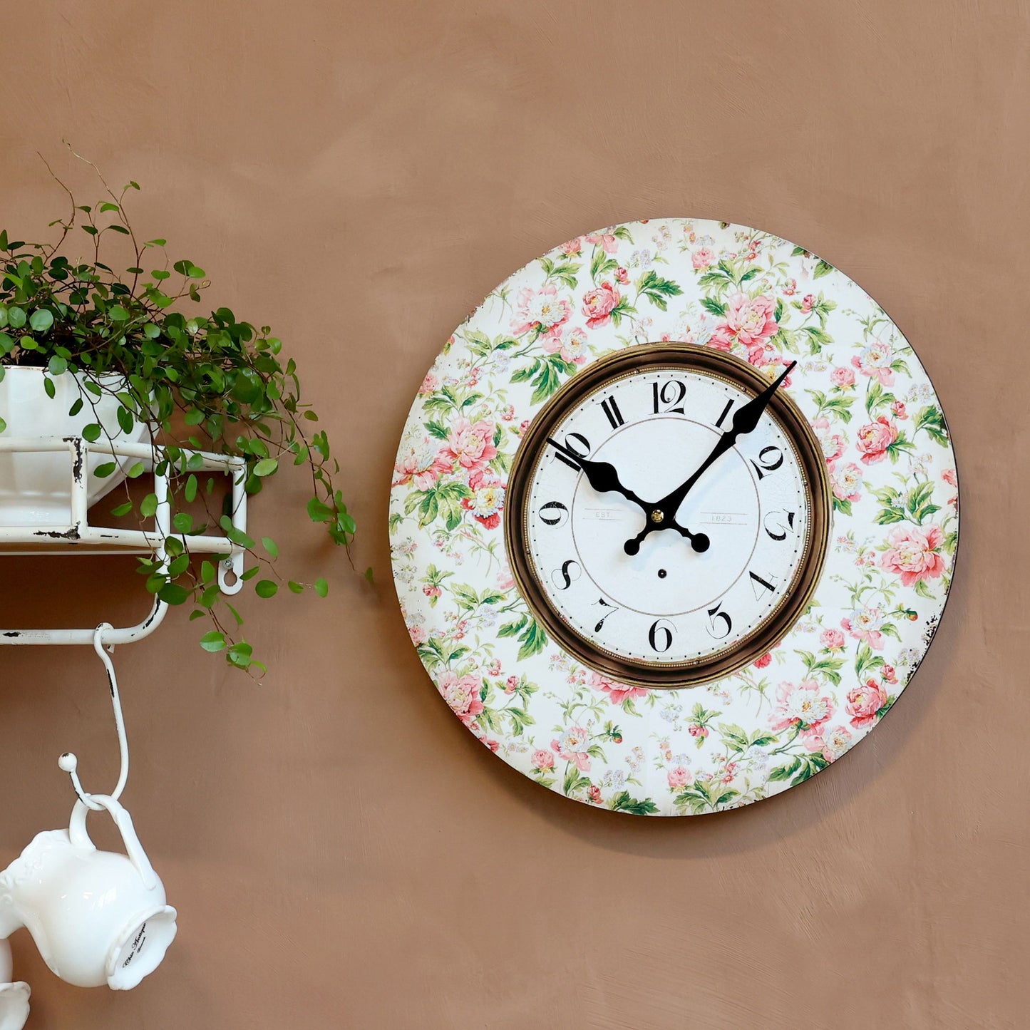 Chic Antique - Vægur med Blomstermotiv Ø34 cm i Fransk Grå