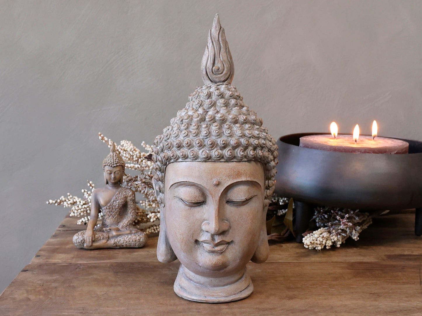 Chic Antique Buddha FigurLatte H28,5 cm   - Dekorativ Buddha figur i varm Latte-farve – smuk dekoration til et roligt og harmonisk udtryk i hjemmet.