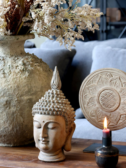 Chic Antique Buddha FigurLatte H28,5 cm   - Dekorativ Buddha figur i varm Latte-farve – smuk dekoration til et roligt og harmonisk udtryk i hjemmet.