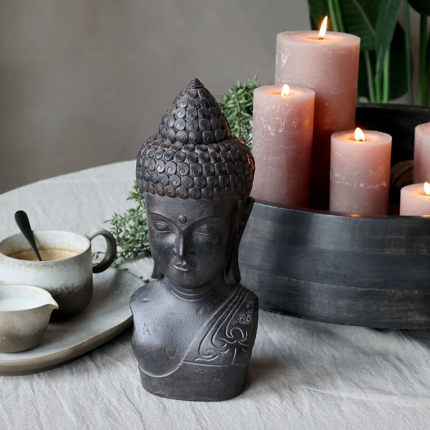 CHIC ANTIQUE BUDDHA FIGUR I ANTIQUE SORT – H31,5 CM