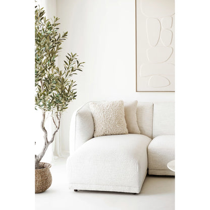 House Nordic Tossa Pude – Off-White 45 × 45 cm  Skab en lys og hyggelig stemning i hjemmet med den elegante Tossa Pude i off-white.
