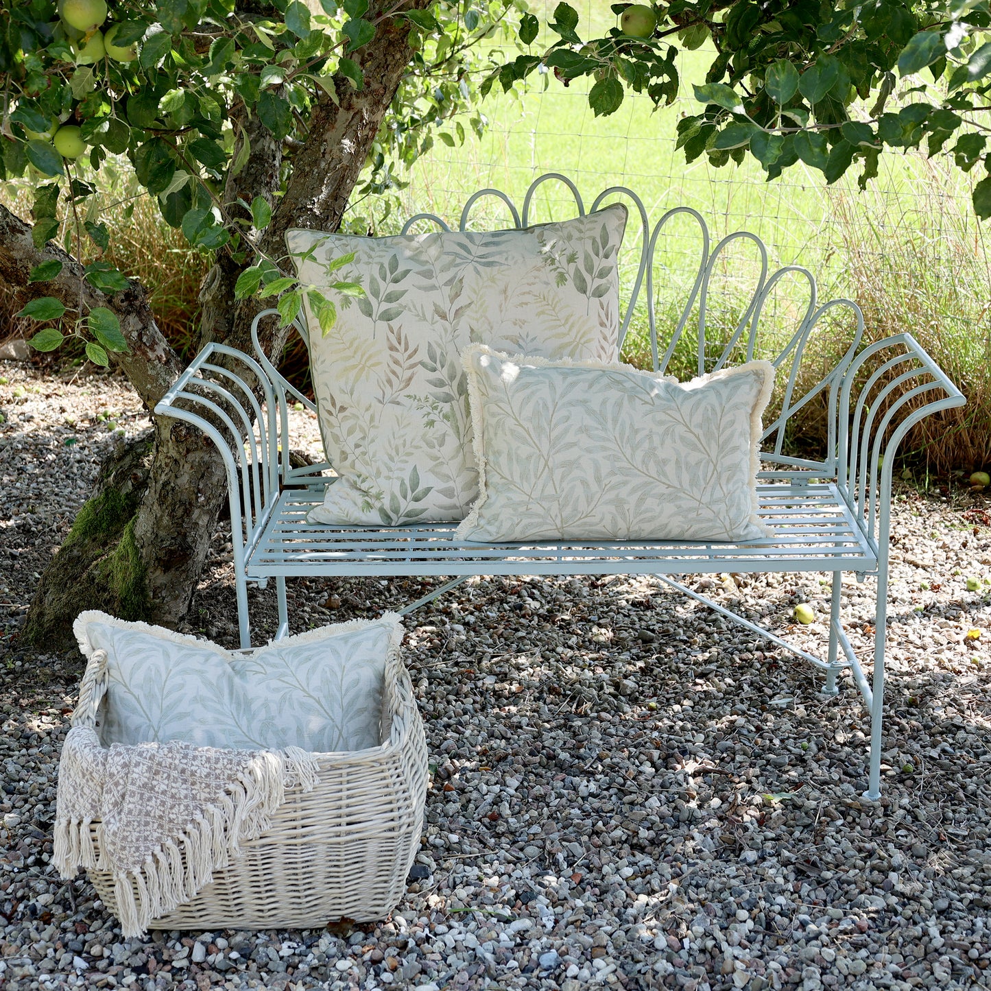 Chic Antique, Bænk med buet ryg, sky blue