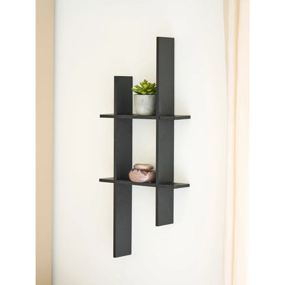 House Nordic Mostar Væghylde – Sort Fyrretræ 86 × 10 × 38 cm  Elegant og stilren væghylde i sort fyrretræ – perfekt til moderne boligindretning og dekorativ opbevaring.