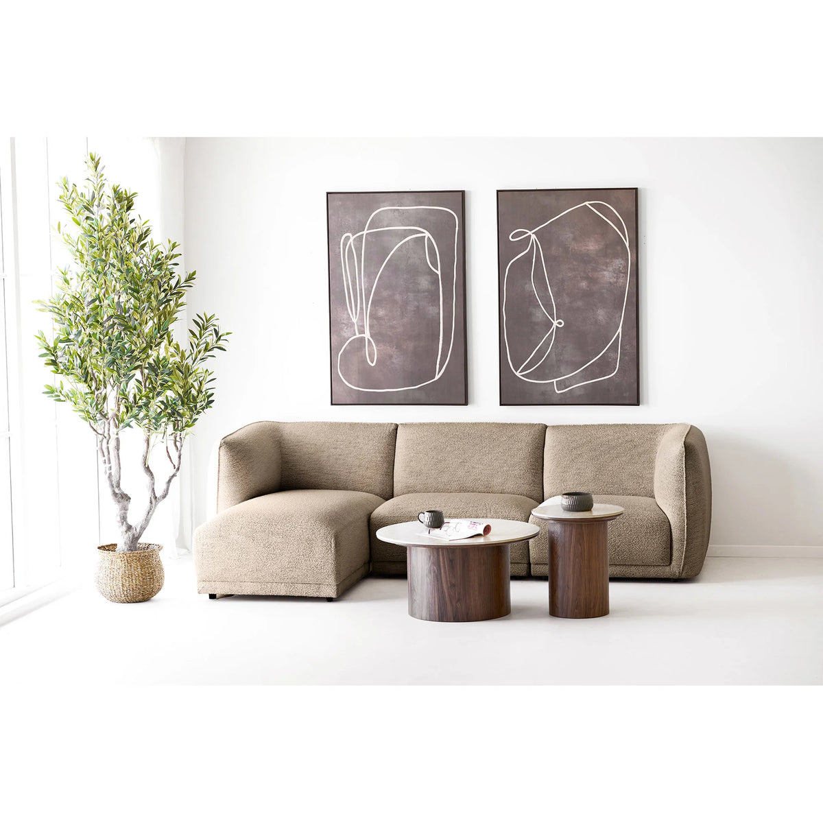 House Nordic Apia Lærredsprint No. 1 – Mørkebrun 80 × 120 cm  Elegant og dekorativ vægkunst i varme mørkebrune nuancer – skab en stilfuld og hyggelig atmosfære i hjemmet.