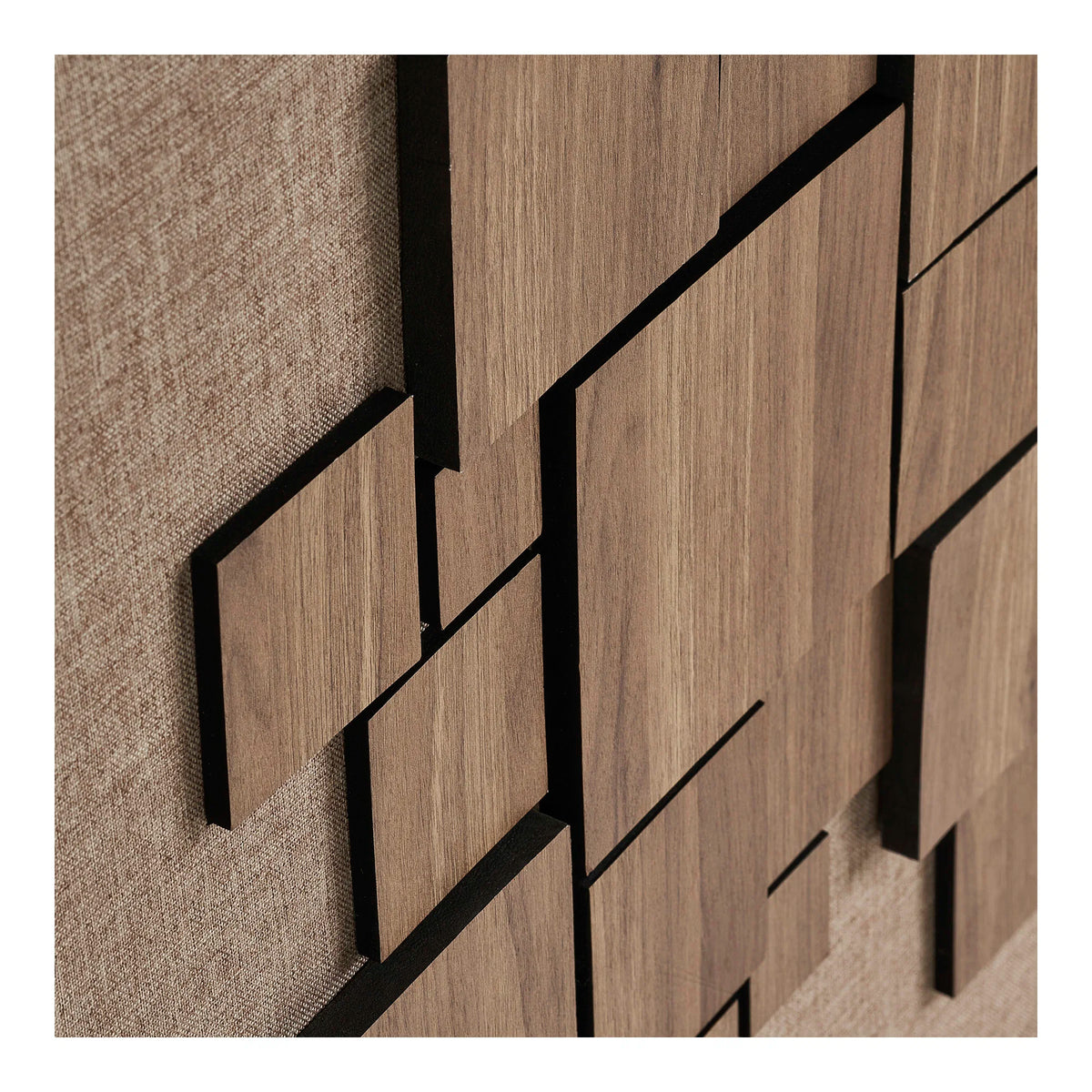 House Nordic Gala Relief Vægdekoration – Brun 60 × 60 cm  Elegant vægdekoration med flot reliefeffekt – skab varme, dybde og et eksklusivt udtryk i hjemmet.