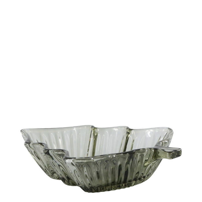 Chic Antique - Juletræsfad i Glas – Olivengrøn H4 × L19 × B16 cm  Dekorativt juletræsfad i olivengrønt glas – perfekt til julegodter, småkager, nødder og hyggelig servering gennem hele december.