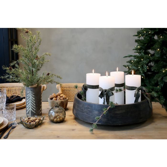Chic Antique - Juletræsfad i Glas – Olivengrøn H4 × L19 × B16 cm  Dekorativt juletræsfad i olivengrønt glas – perfekt til julegodter, småkager, nødder og hyggelig servering gennem hele december.