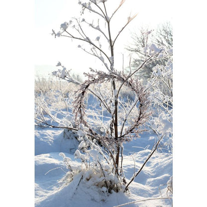 Chic Antique Krans med Frost Ø45 cm – Natur  Smuk håndlavet julekrans fra Chic Antique med et dekorativt frostet udtryk – perfekt til at skabe hyggelig vinter- og julestemning i hjemmet. ❄️🎄