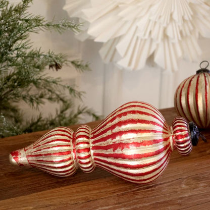 Chic Antique Ornament H30/Ø13 cm – Cherry & Champagne  Elegant ornament fra Chic Antique i smukke cherry- og champagnefarver – dekorativ julepynt i glas, der tilfører varme, glans og stemning til juleindretningen. 🎄