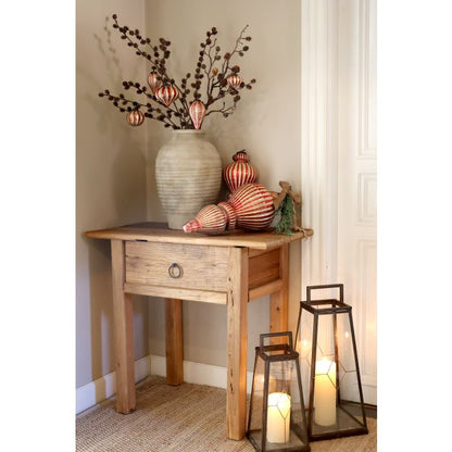 Chic Antique Ornament H30/Ø13 cm – Cherry & Champagne  Elegant ornament fra Chic Antique i smukke cherry- og champagnefarver – dekorativ julepynt i glas, der tilfører varme, glans og stemning til juleindretningen. 🎄