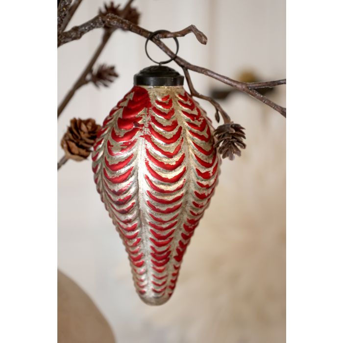 Chic Antique Julekugler i Æske 3 stk. – Cherry & Champagne  Dekorative julekugler i glas i smukke Cherry- og Champagne-nuancer – leveres som sæt med 3 stk.