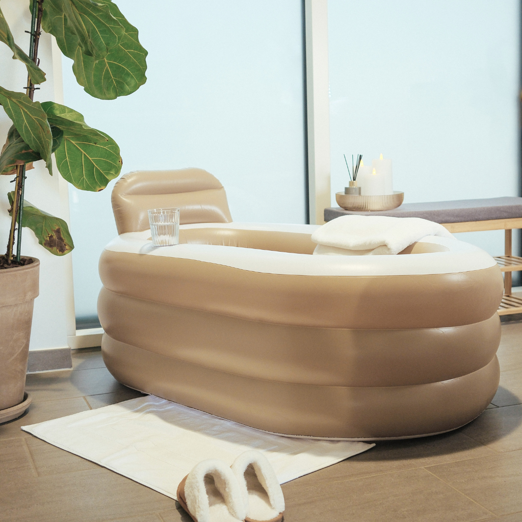 Oppusteligt Badekar 160 L – Brun/Beige  Praktisk oppusteligt badekar med nakkestøtte, kopholder og afløbsslange – perfekt til hjemme-wellness uden et fast badekar