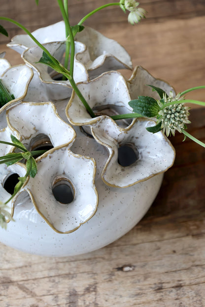 Chic Antique – Vase m. 12 huller til blomster (kommer snart)