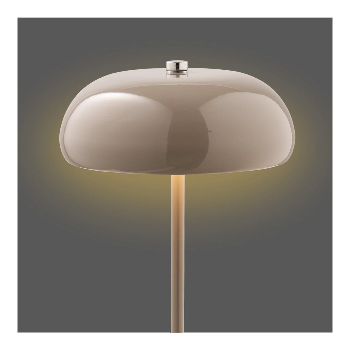 Margate Genopladelig Bordlampe Taupe – 23 cm  Stilren genopladelig bordlampe i taupe metal med 3 lysniveauer og USB-C opladning