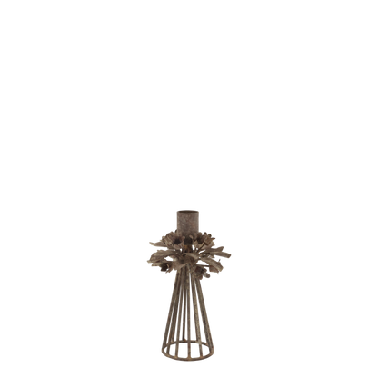 Chic Antique Stage med Blomsterdekor H16/Ø9,5 cm – Antique Mocca  Smuk lysestage fra Chic Antique i antique mocca med dekorativt blomstermotiv – perfekt til at skabe varme, hygge og en romantisk stemning i hjemmet. 🕯️🤎