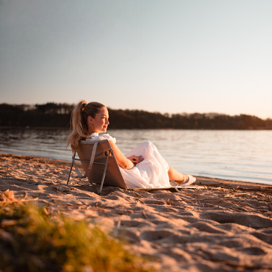 Foldbar strandmåtte med ryglæn