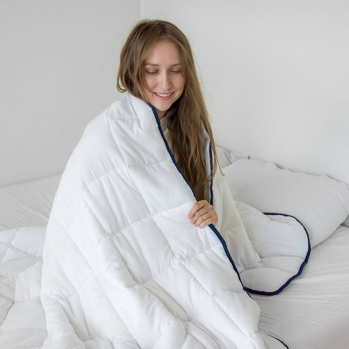 Nordis Tyngdedyne 140x200 cm – 7 kg - Blød og behagelig tyngdedyne med glasperler, der fordeler vægten jævnt og giver en rolig, omsluttende følelse.