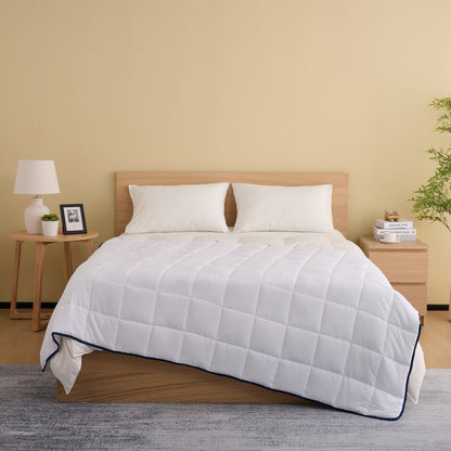 Nordis Tyngdedyne 140x200 cm – 7 kg - Blød og behagelig tyngdedyne med glasperler, der fordeler vægten jævnt og giver en rolig, omsluttende følelse.