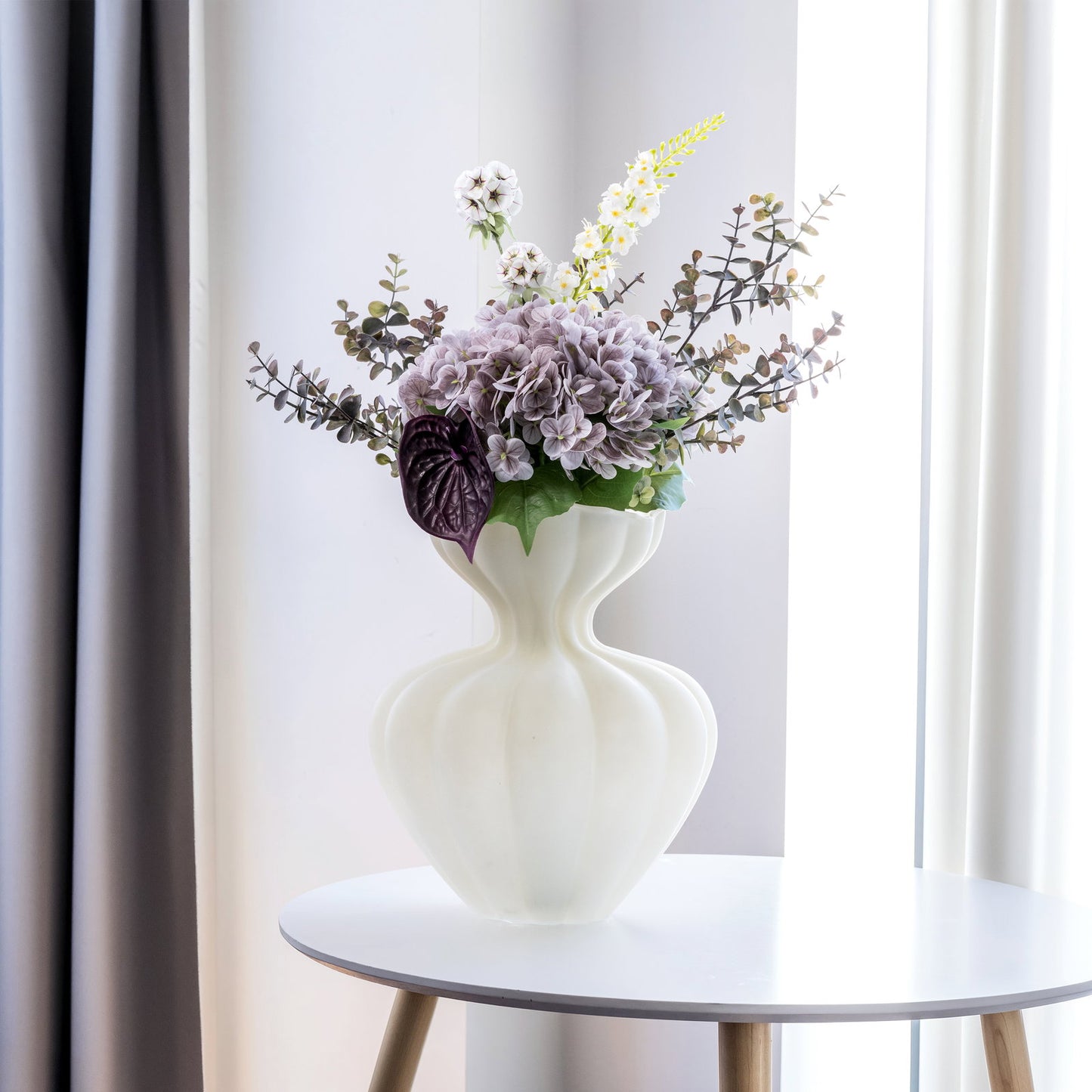 Stor kunstig blomsterbuket – Lilla, grønne og brune nuancer