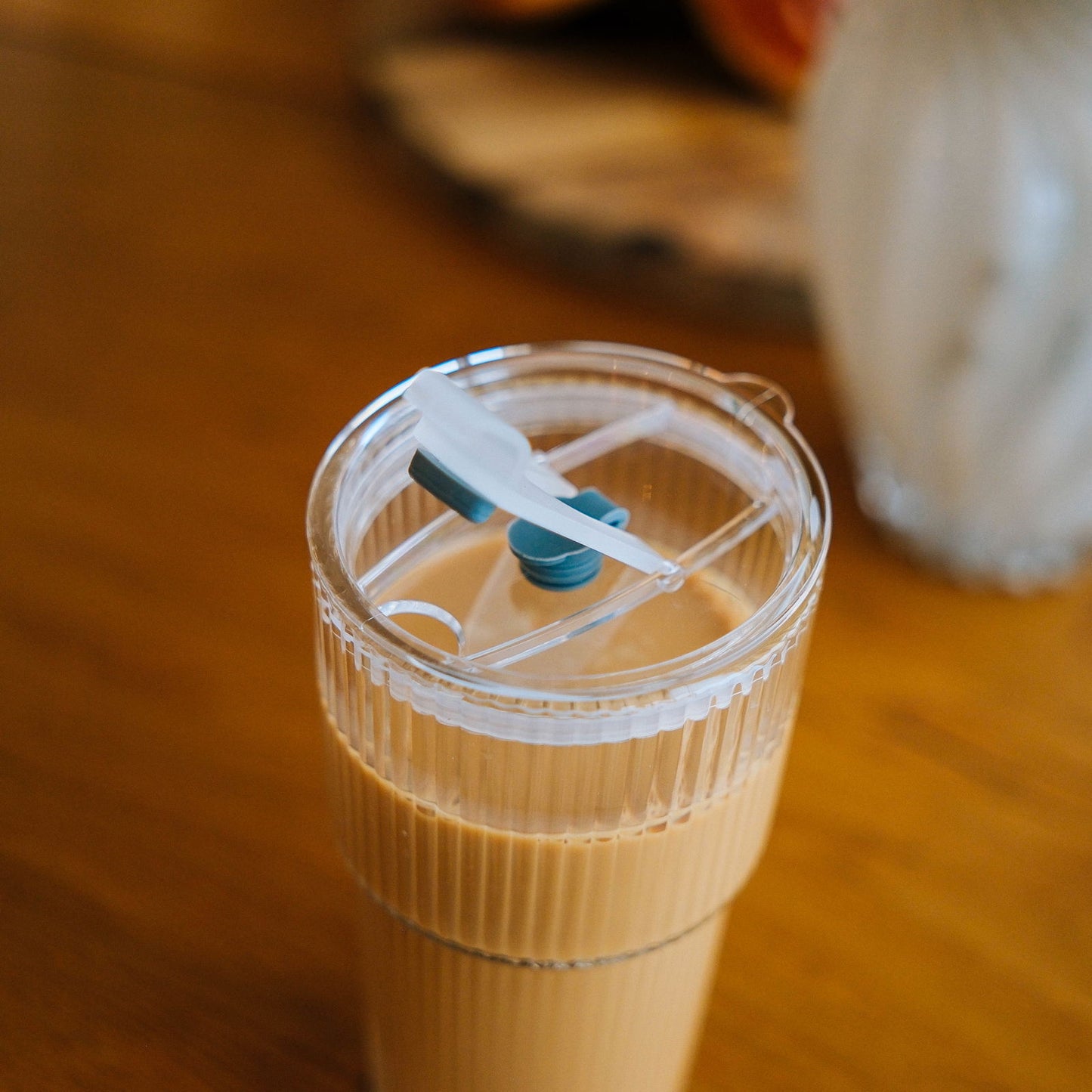 Nordis - Glaskop med låg og sugerør 550 ml - 4 pak